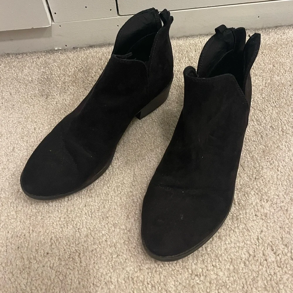 Black Old Navy Girls size 5 Booties